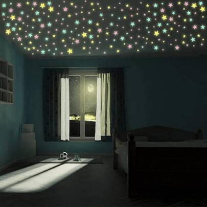 100 Adet Karanlıkta Parlayan Yıldız Çıkartmaları, Yatak Odası, Oturma Odası ve Noel Atmosferi İçin Plastik 3D Işıklı Yıldız Duvar Çıkartmaları