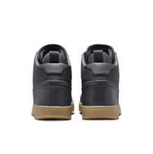 Zapatos de skateboarding de media caña para hombres con soporte estable y duradero de piña de Nike para otoño/invierno, nuevos zapatos planos retro de calidad cálida y envolvente para exteriores, serie de zapatos casuales de corte alto de color gris oscuro sólido y estable, AA0547-001 - Imprescindible versátil de invierno - Gris - Ver 6