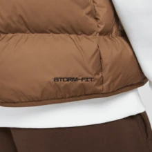 Chaqueta deportiva acolchada Nike AS M NK SF WR 650-D FLD VEST para hombres FB8184-248