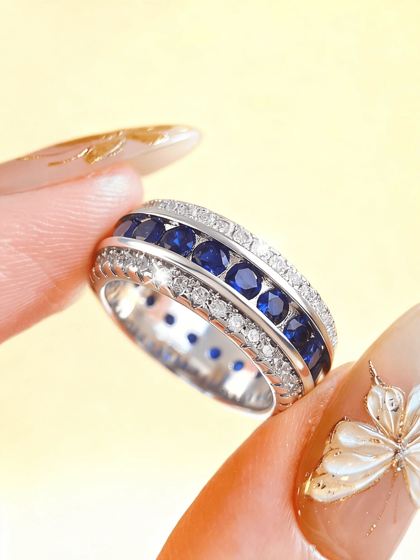 925银女士优雅双环戒指 - 密镶钻石和蓝色蓝宝石，时尚珠宝，适合日常佩戴和特殊场合