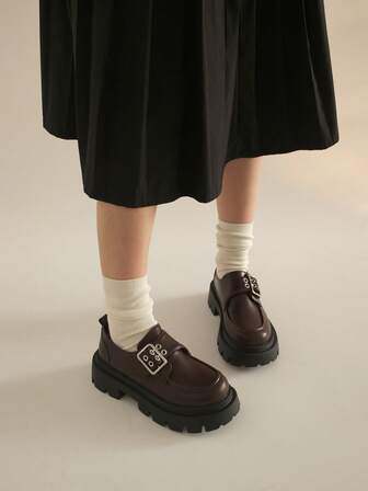 1 par enfärgade preppy-stil PU-läder med spänne och tjock sula, platåloafers, lämpliga för alla årstider