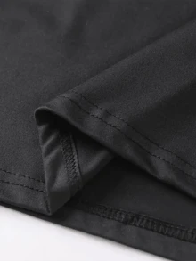 Camiseta Gráfica Vintage Ice Queen para Hombres y Mujeres - Negra con Diseño de Corazón Coronado Blanco, Tela Suave y Elástica, Camiseta Casual de Cuello Redondo Lavable a Máquina para el Día de San Valentín y Atuendo Casual, Ropa Unisex, Camiseta de Estilo Retro, Material No Transparente - Negro - Ver 5