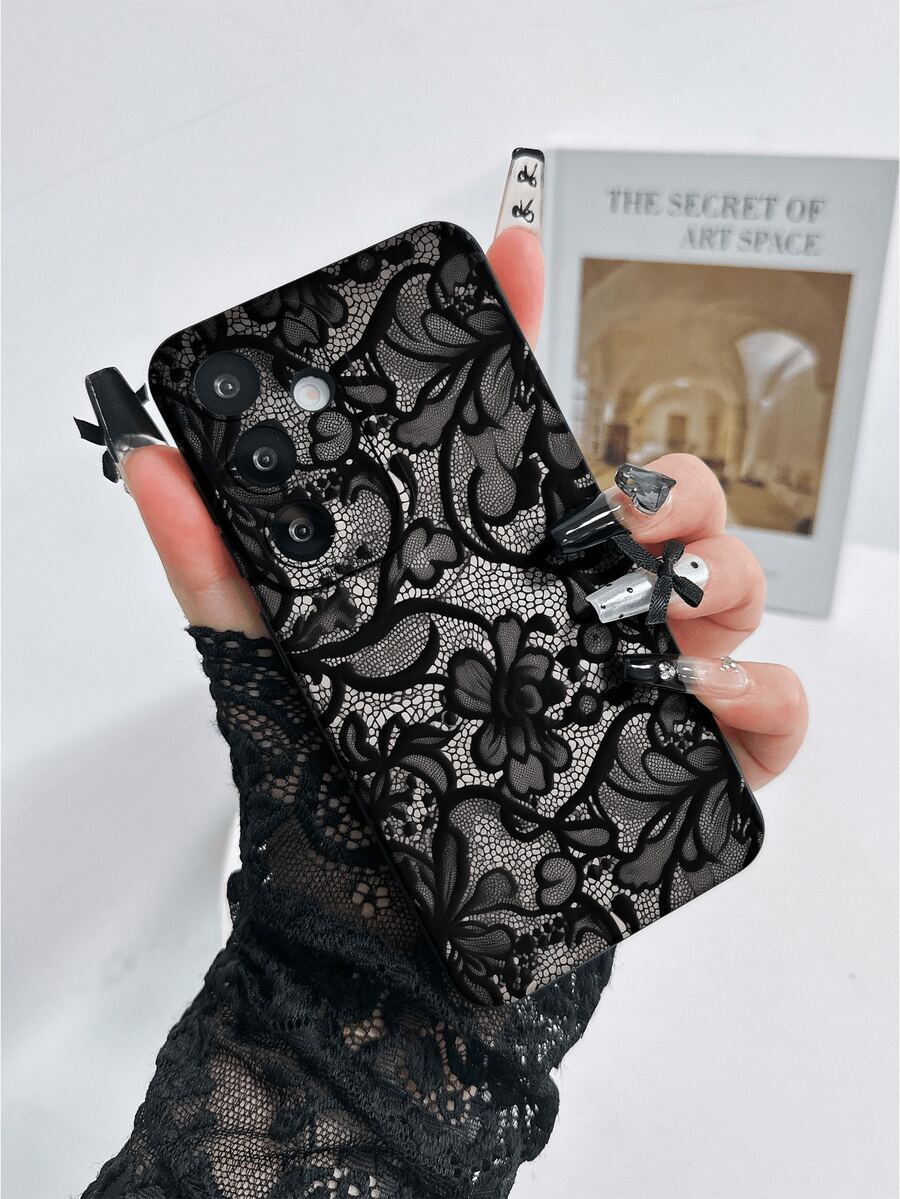 这款黑色蕾丝花纹手机壳适用于三星 S25/S24FE/S23PLUS/S20/A54/A52/A33/A16/A12/A05S/A15/A14/A50/A53/S23/S24/S21FE/S23 Ultra/S24 Ultra/A33，柔软全包设计，适合作为生日、圣诞节礼物送给女友/男友，或自用。同时兼容 16PROMAX/16PRO/16/15ProMax/15PRO/15PLUS/15/14PROMAX/14PRO/14Plus/14/13PROMAX/13PRO/13/12PRO/12/11/11PROMAX/11PRO XS XR X。 - 彩色 - 查看 1