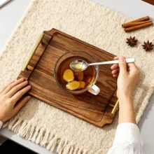 1 件优雅木质托盘，配拉丝金属把手 - 非常适合盛放牛排、早餐、寿司、甜点和咖啡 - 时尚的厨房和餐厅装饰，完美适用于用餐、聚会、娱乐和家居装饰，现代中心摆件，咖啡桌托盘和储物托盘，厨房配件