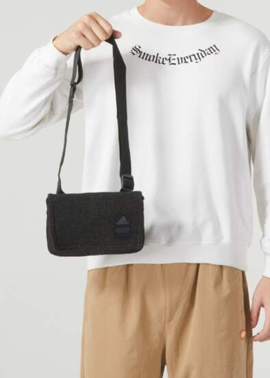  adidas 男女同款運動休閒簡約隨身斜背包情侶款_HY3030