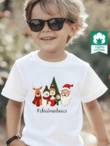 Esta nueva y elegante camiseta de manga corta 100 % algodón para niño luce un estampado navideño. Esta camiseta holgada, informal y versátil está confeccionada con un tejido suave y agradable para la piel de tu bebé. Ya sea para una reunión familiar, un evento escolar o una salida de juegos al aire libre, esta camiseta permite que tu hijo se mueva con libertad y comodidad. - Blanco - Ver 1