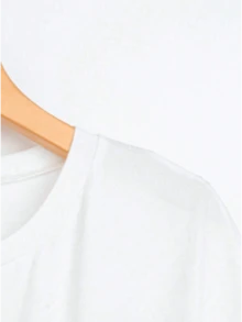 Playera estampada de cuello redondo para mujer, 100 % algodón, decorada con un estampado. 1 pieza. Gramaje: 180 gramos. 100 % algodón. Ideal para crear un look informal de verano. - Blanco - Ver 5