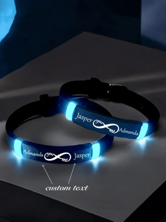 1 pulsera personalizada que brilla en la oscuridad, símbolo del infinito personalizado, nombre y información personalizable - Brazalete de silicona luminoso activado por luz azul, ajustable, adecuado para parejas/almas gemelas, regalo para Navidad, Día de San Valentín, Aniversario - Unisex (Novio/Novia/Esposa/Esposo/Mejor Amigo) - Para usar todo el año