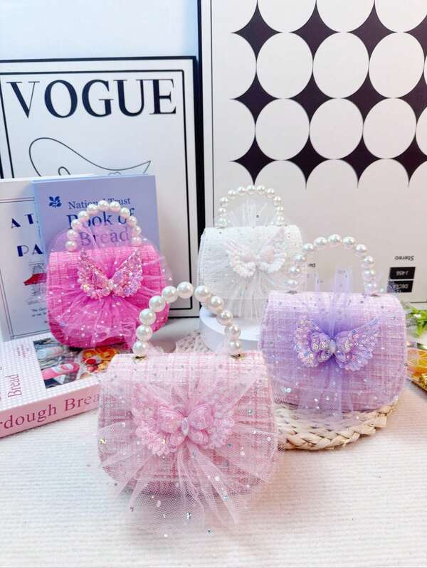 Mini bolsa feminina de tecido com pérolas, fecho magnético na aba, detalhe de laço, acabamento em tela, alça de ombro ajustável (pode ser usada no ombro, transversal ou como porta-moedas). Ideal para presente de aniversário, volta às aulas, feriados e atividades ao ar livre.