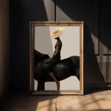 1 pieza Póster de arte moderno de pared, Impresión de arte abstracto moderno en lienzo, Póster de mujer montando, Mujer con gorro de punto montando un caballo negro, Arte elegante, Enmarcado o sin enmarcar, Decoración de habitación, Decoración del hogar, Decoración de dormitorio universitario, Regalos para decoración de paredes en hotel, hogar, regalo ideal de inauguración de la casa, sala de estar, dormitorio, baño y oficina