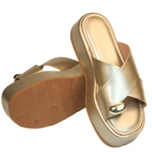 Women's Platform Sandal With Crossed Straps And Metallic Embellishment, Beach Metal Detail - Vàng - Xem 1