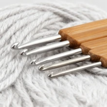 Set de 9 cârlige de croșetat cu mâner din bambus, ace de croșetat cu cap metalic pentru începători, instrumente de tricotat, dimensiuni asortate, ușor de înfilat, netede și antiaderente - Multicolor - Vizualizare 9