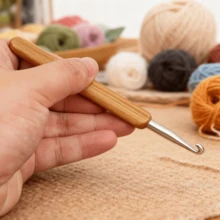 Set de 9 cârlige de croșetat cu mâner din bambus, ace de croșetat cu cap metalic pentru începători, instrumente de tricotat, dimensiuni asortate, ușor de înfilat, netede și antiaderente - Multicolor - Vizualizare 7