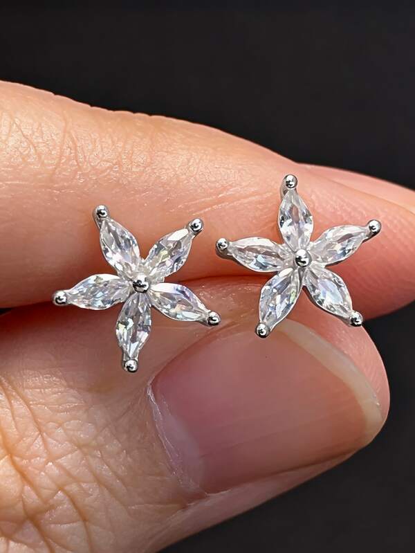 زوج من أقراط الأذن المرصعة بعين الحصان من الفضة الإسترليني عيار 925 والزركونيا الاصطناعية على شكل زهرة خماسية البتلات، أنيقة ومناسبة للارتداء اليومي