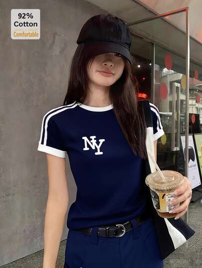 女款四条纹短袖英伦印花T恤，修身版型，时尚休闲T恤