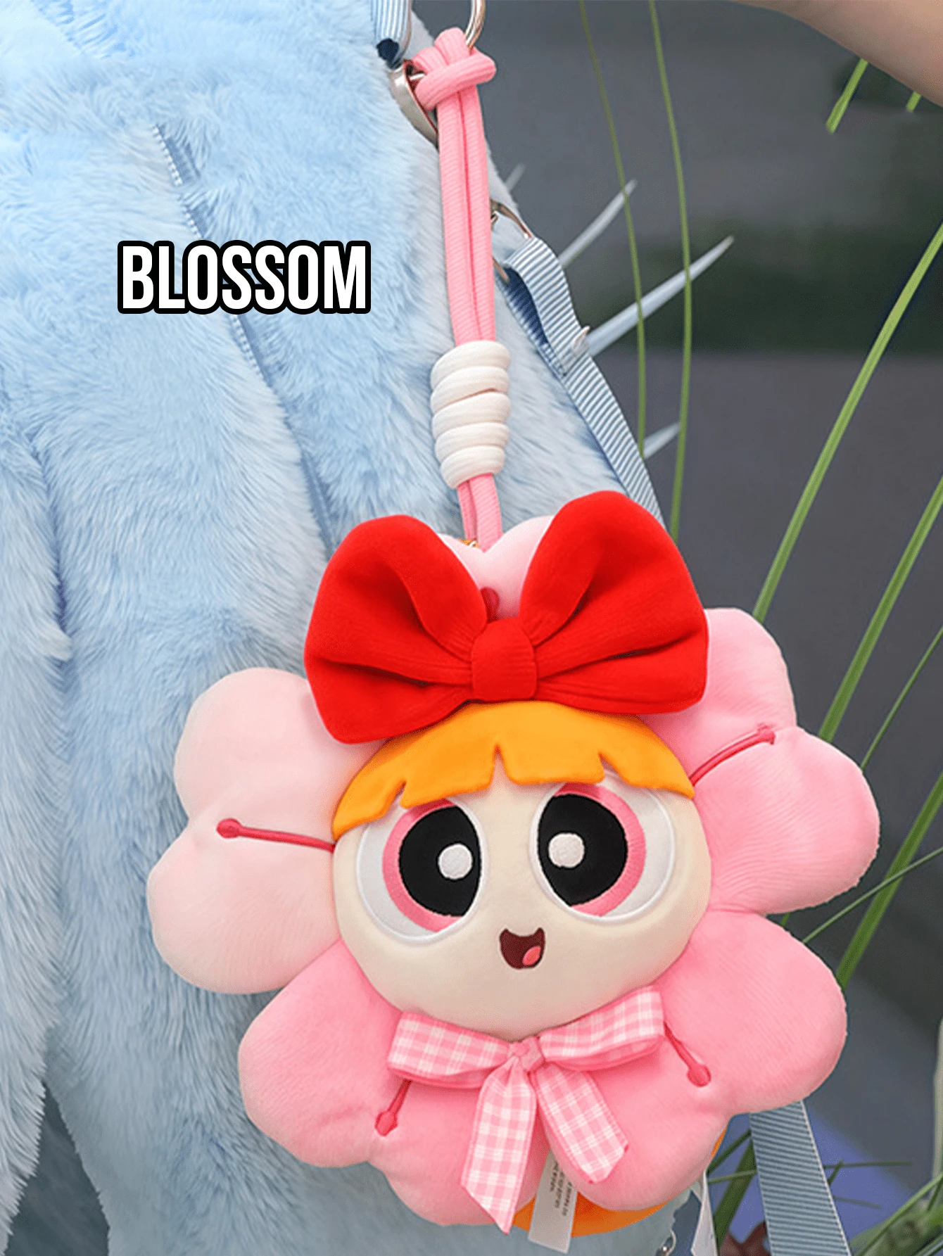高级花卉毛绒钥匙扣，适合旅行、健身、日常使用，是送给粉丝的绝佳礼物，也是毛绒玩具爱好者的必备单品，提升产品曝光度，可爱时尚，是现代生活方式的必备之选。