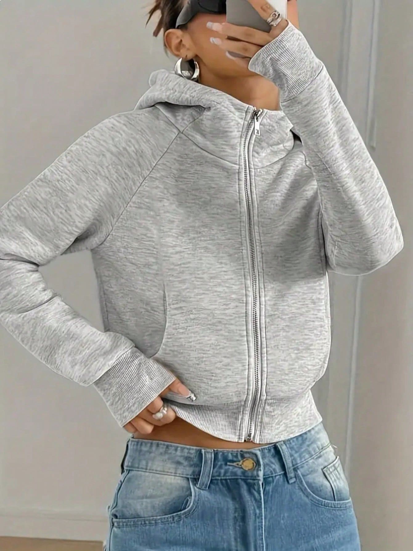 女式厚重连帽夹克 - 厚实冬季外套，全拉链开合，前口袋 - 健身、通勤、休闲 - 抽绳连帽 - 寒冷天气外套 - 女士休闲外套、健身服、运动设计、保暖衬里、功能性口袋、健身爱好者、通勤服、街头时尚、面料、女士 - 灰色 - 查看 1