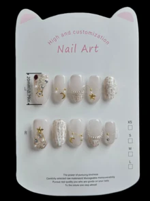 10片圣诞主题中号椭圆形按压式美甲贴片，饰有3D珍珠和闪粉，星月圣诞树图案，优雅的节日美甲，适合日常佩戴和圣诞庆祝活动。 - 彩色 - 查看 4