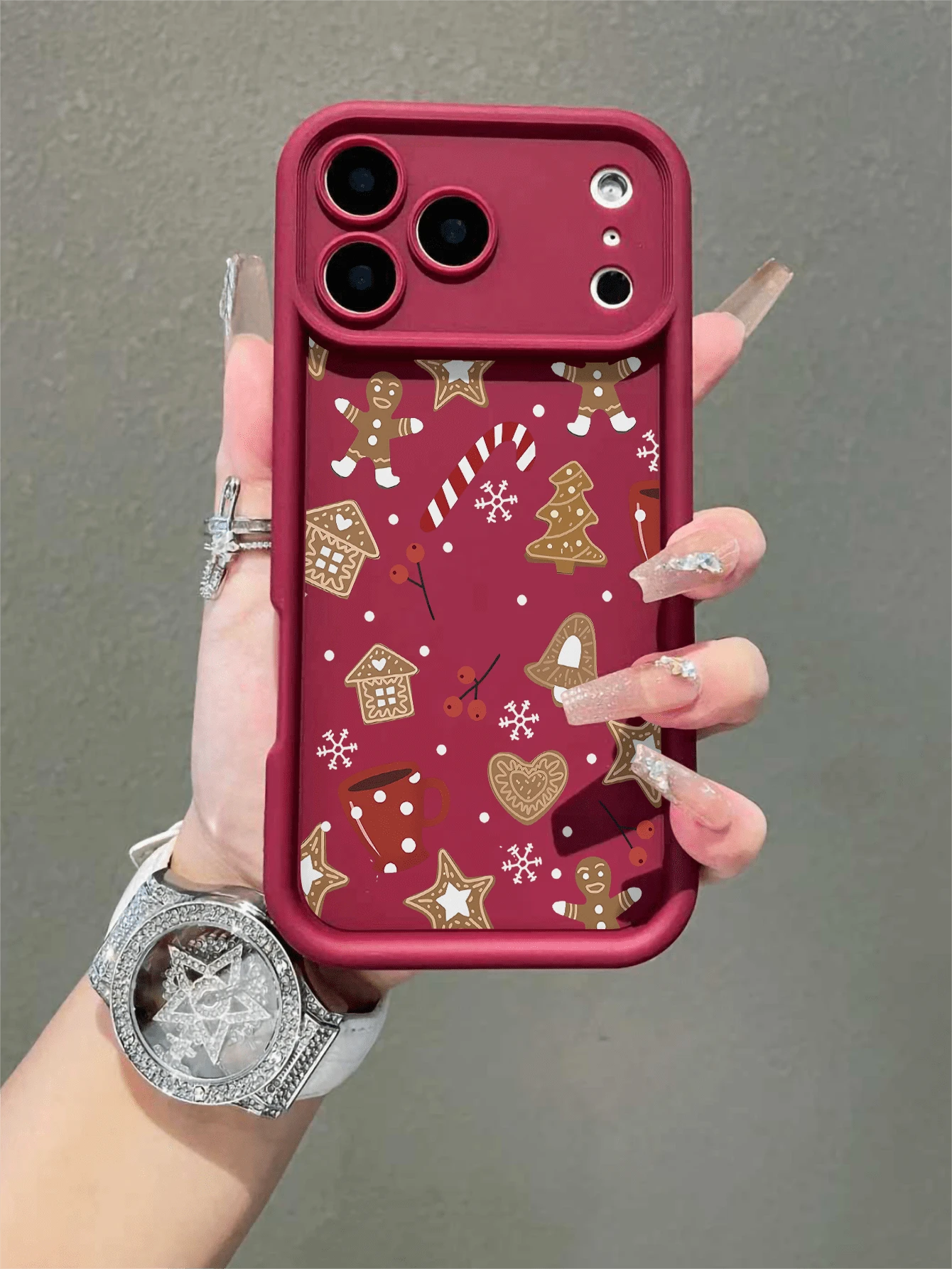 1 chiếc ốp lưng điện thoại thời trang màu đỏ tía họa tiết bánh gừng Giáng sinh, chất liệu TPU mềm chống sốc, bảo vệ toàn diện, tương thích với iPhone 17/17 Air/17 Pro/17 Pro Max/16/16 Plus/16 Pro/16 Pro Max/15/14 Plus/13/12/11, S26/S26 Plus/S26 Ultra/S25/S25 Plus/S25 Ultra/S24/S23/S22/S21/A55/A15/A56/A52 [Phiên bản quốc tế, không phải nội địa] - Màu Đỏ Sâu - Xem 1