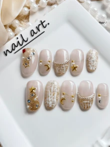 10片圣诞主题中号椭圆形按压式美甲贴片，饰有3D珍珠和闪粉，星月圣诞树图案，优雅的节日美甲，适合日常佩戴和圣诞庆祝活动。 - 彩色 - 查看 2