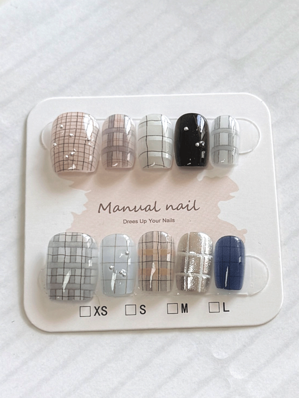 10 Pieces Of Short Coffin Pressed Nails, Exquisite Grid Nail Art Classic Grid Pattern Red Haige Blue And White Grids There Is Also A Single Color Grid Pattern Embellished With Small Gold Beads, Showing Exquisite Craftsmanship, Suitable For Office Workers, Students, Party Girls, And Nail Products Used In Various Seasons. It Comes With 1 Jelly Gel And 1 Nail File.