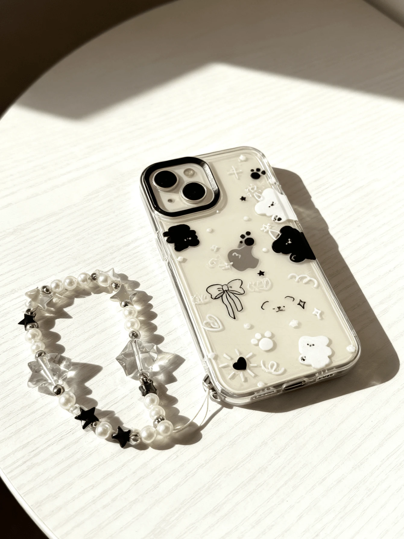 Kawaii Black White Cloud Star Bear Phone Case with Pearl Star Wrist Strap Bracelet Set, Transparent Shockproof iPhone Cover, 2-in-1 Stylish Accessory, Cute Cartoon Design, Detachable Bracelet for Daily Wear,Gift for Teens Girls Women, Daily/Travel/School Use, Media-FReool