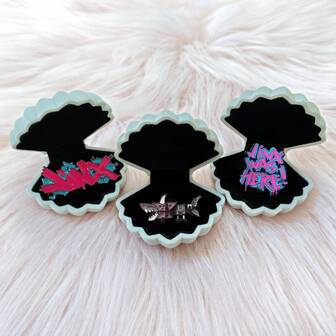 1pc Premium Gift Box Game Anime Arcane: JINX "LOL" Graffiti-Style Enamel Pin Brooch Series Durable Zinc Alloy For Backpacks, Briefcases, Jackets - Cool Game Badge Gift For Anime Fans, Anime Accessories, Jacket Embellishment, Cartoon Style Pin, Highquality Pin, Pin For Cap, Jinx, Pin Badge, Funny Pin, Badge And Pin-Get A Friend A Gift