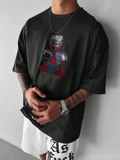 La imagen muestra un guerrero cibernético que simboliza la unión entre el hombre y la máquina resaltando la fuerza interior y la justicia en un mundo futurista camiseta de hombre 100% algodón de corte cómodo y textura suave ideal para uso diario y expresar energía tecnológica