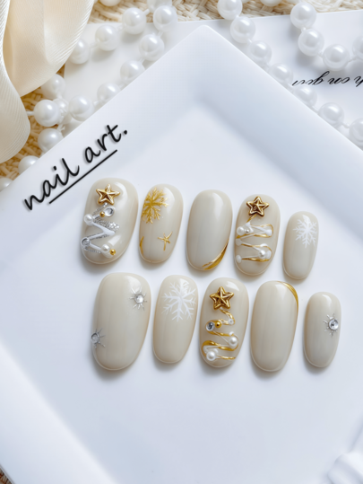10pcs Handcrafted Pressed Nail Art Set For Christmas. Short Oval Nails Adorned With Gold & Silver Stars, Snowflakes And Pearl Embellishments. Elegant Luxury Wearable Nail Art, Suitable For Women's Fashionable Christmas Events And Everyday Stylish Looks. Handmade Press On Nails