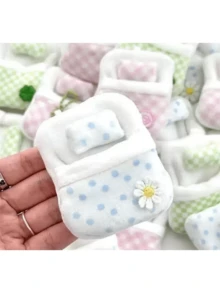 Conjunto de cama novo e fofo com trevo, 3 peças, para mini boneca. Acessórios de alta qualidade para bonecas (boneca não incluída). - Multicolorido - Ver 7