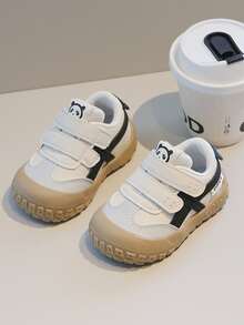 1双幼儿儿童休闲户外防踢透气运动鞋，男女通用 - 黑與白 - 查看 2