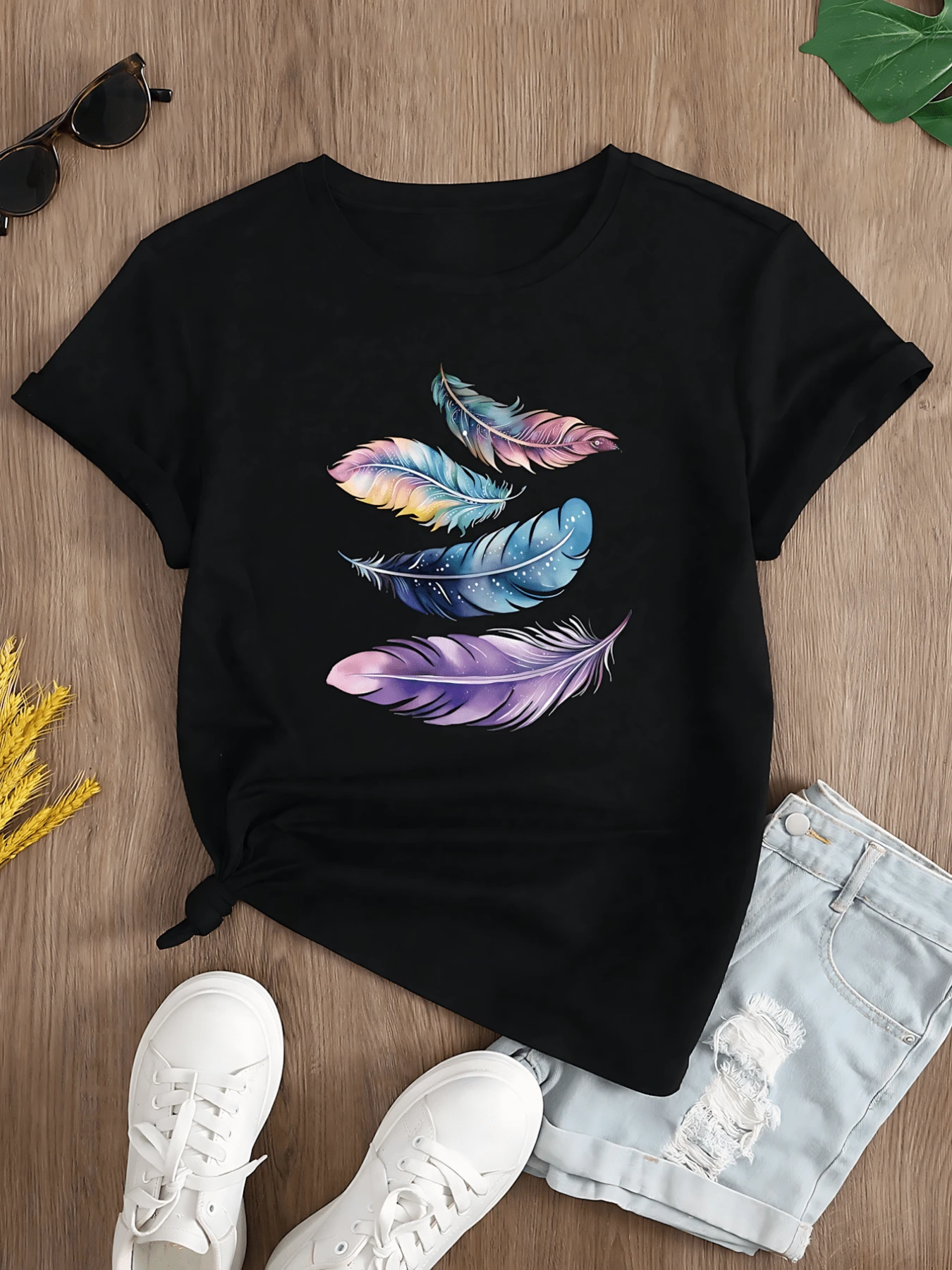 Playera de mujer de algodón 100% con estampado de plumas coloridas, cuello redondo, estilo casual, cómoda, transpirable y perfecta para el verano o uso diario - Negro - Ver 1
