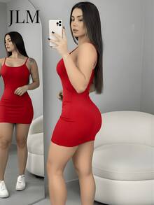 Vestido Curto Blogueirinha Feminino Preto Canelado Justo com Alças Finas e Decote Redondo Modelagem Ajustada,  Toque Macio, Ideal para Looks Modernos e Noite Elegante - Vermelho - Visão 2