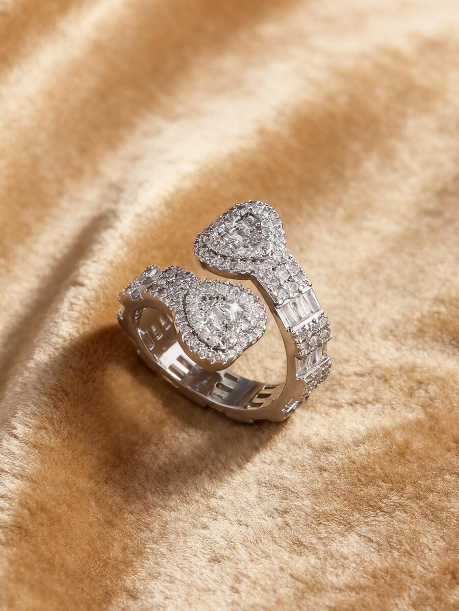 1枚优雅奢华镶嵌双心形戒指