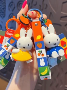 。 Makes a Perfect Present for Children & Teens, Adorable Decor for Your Keys or Bag, High-Quality Stuffed Toy, Easy to Attach with Metal Clip - 蘋果 - 查看 9