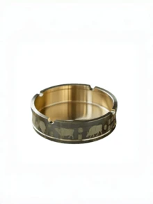 Ein reiner Kupfer Fünf Tiger Nafu Aschenbecher enthält traditionelle glückverheißende Kultur und ist für den Gebrauch Zuhause/Hotel/Büro geeignet. Er ist nicht nur ein praktischer Aschenbecher, sondern auch eine chinesische Heimdekoration. Er ist voller kultureller Bedeutung als Geschenk zu Feiertagen.