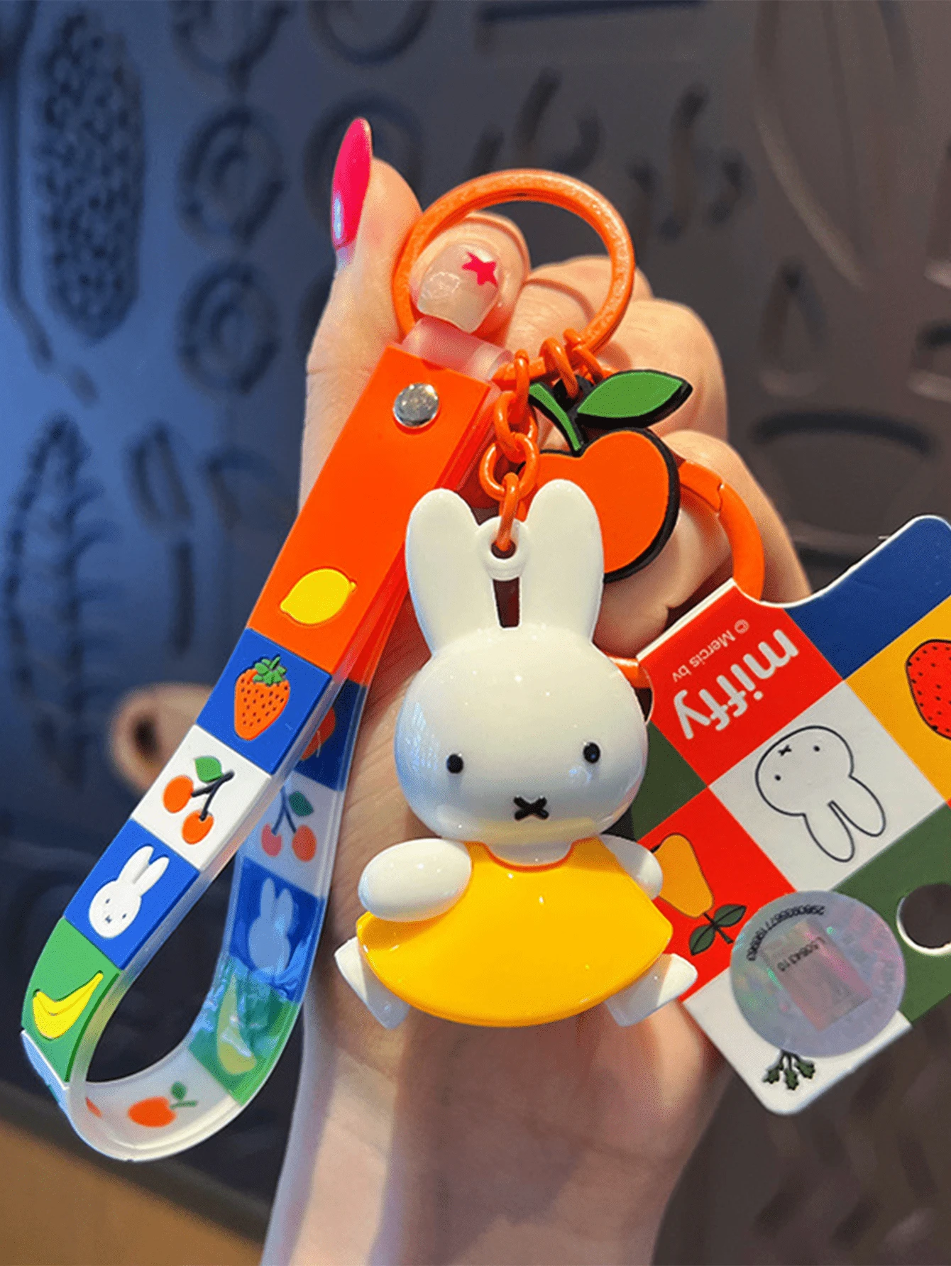 。 Makes a Perfect Present for Children & Teens, Adorable Decor for Your Keys or Bag, High-Quality Stuffed Toy, Easy to Attach with Metal Clip