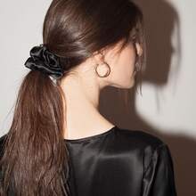 12 Pieces Silk Scrunchies, Black And Brown Satin Scrunchie Pack, Ponytail Holder, Silk Hair Bands, Hair Accessories For Christmas, Thanksgiving, Teachers, Autumn And Winter - màu đen - Xem 3