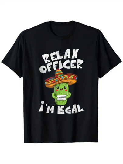 Cactus sonriente con sombrero mexicano que simboliza alegría buen humor y respeto a la diversidad transmitiendo un mensaje positivo de convivencia y autenticidad Camiseta de mujer de alta calidad 100% algodón cómoda y resistente ideal para uso diario y ocasiones informales