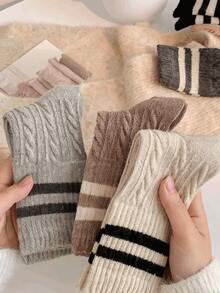 5 Paar, Damen einfache zweifarbig gestreifte Socken für den Winter, Krapfen-Twist College-Stil Socken, verstärkte Thermalsocken, Damen mittellange Röhrensocken und Plüschsocken zum Tragen mit Schneestiefeln. - Verschiedenfarbig - Übersicht 3