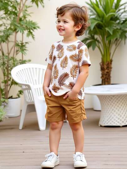 Conjunto de manga curta com estampa de folhas para meninos, blusa confortável e moderna e shorts cáqui, adequado para playground, parque e uso diário