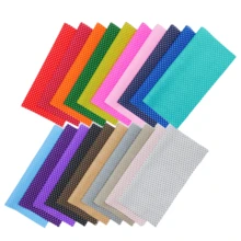 20 piezas de tela de algodón sólida, combinación de lunares multicolor, adecuada para manualidades de costura DIY y proyectos de costura, aplicable para regalos de Navidad, Pascua, Halloween, Año Nuevo Chino y otras festividades, costura de patchwork DIY, guirnaldas, tela para muñecas, decoraciones, artesanías y decoración del hogar, tela para envolver regalos | Varios diseños | Detalles decorativos con borlas, dos tamaños disponibles