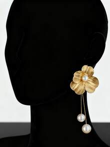 1PC 18K Gold-Plated Flower Tassel Drop Pearl Earrings, Ideal For Modern Women-From Office Ladies To Delicate Moms-Who Love Elegant Light Luxury. Delicate Floral Design With Genuine Pearls And Swaying Tassels. Hypoallergenic For Sensitive Ears, Comfortable All-Day Wear. Waterproof And Fade-Resistant, Perfect For Daily Use. Fits Parties, Weddings, Vacations-Easily Transitions From Day To Night. A Thoughtful Gift For Girlfriends, Mothers, Daughters On Birthdays/Anniversaries, Symbolizing Beauty And Grace.