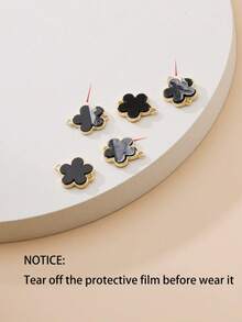 1 Pair Fashionable Metal Four-Leaf Clover Pendant Earrings For Girl - Multicolor - View 3