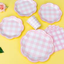 100 pezzi Piatti di carta e tovaglioli a forma di 8 petali rosa chiaro a quadretti, piatti monouso rosa e bianchi a quadretti da 7/9 pollici, piatti a spicchi a quadretti, bicchieri di carta, tovaglioli, adatti per cene di compleanno, picnic, feste BBQ - Multicolore - Visualizzare 4