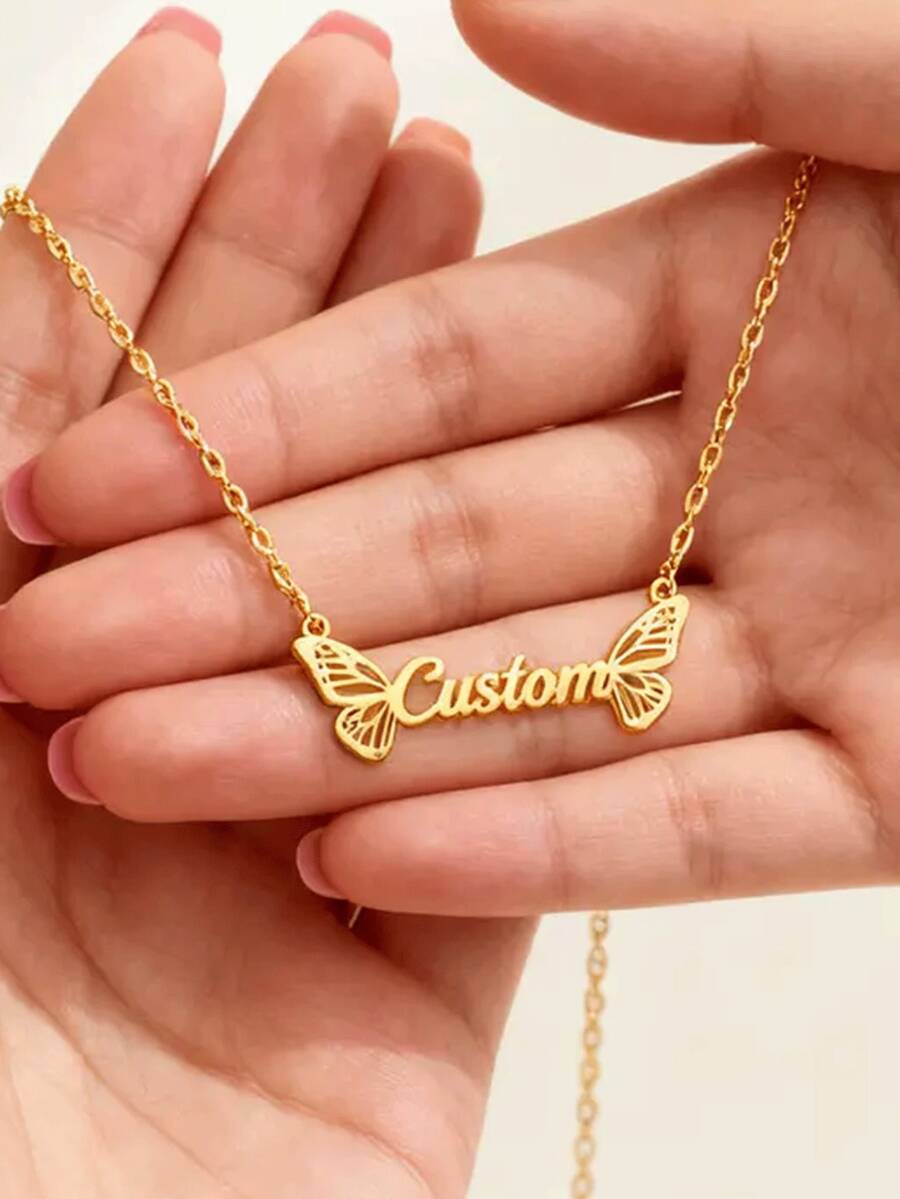 1 Colier personalizat cu nume, pandantiv fluture și numele/textul tău - Font cursiv elegant, cadou de nuntă/zi de naștere/aniversare pentru mire și mireasă - Perfect pentru ținute casual - Multicolor - Vizualizare 1