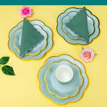 25件套鼠尾草绿金箔花瓣形一次性餐具套装，包含餐盘、餐巾纸和纸杯，适合25位客人使用，一次性纸盘，派对用品，适用于生日、婚礼、聚会、家庭野餐等场合。