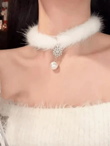 Women's Snowflake Necklace - Christmas Sexy & Ethereal Fuzzy Neck Collar, Crystal Elegant Clavicle Chain - Multicolor - View 5