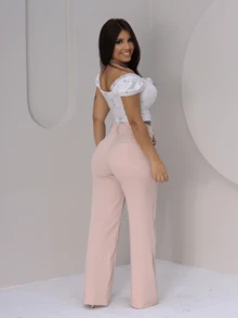Calça Pantalona Bege de Alfaiataria Feminina com Caimento Elegante - Bege - Visão 3