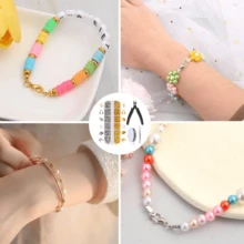 700/1200 件压接珠套装，用于珠宝制作，包括压接珠、压接盖、压接管和保护套、龙虾扣、开口环、压接钳和串珠线。